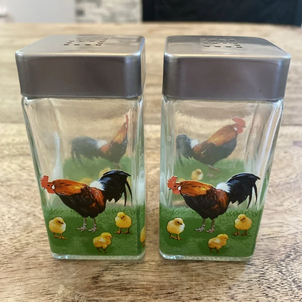 Salt & Pepper Shakers Clear Glass w/ Rooster Chicken Design Checker Vintage 4